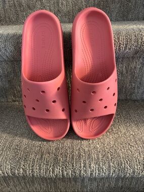 CROCS Slide Sandals in Coral